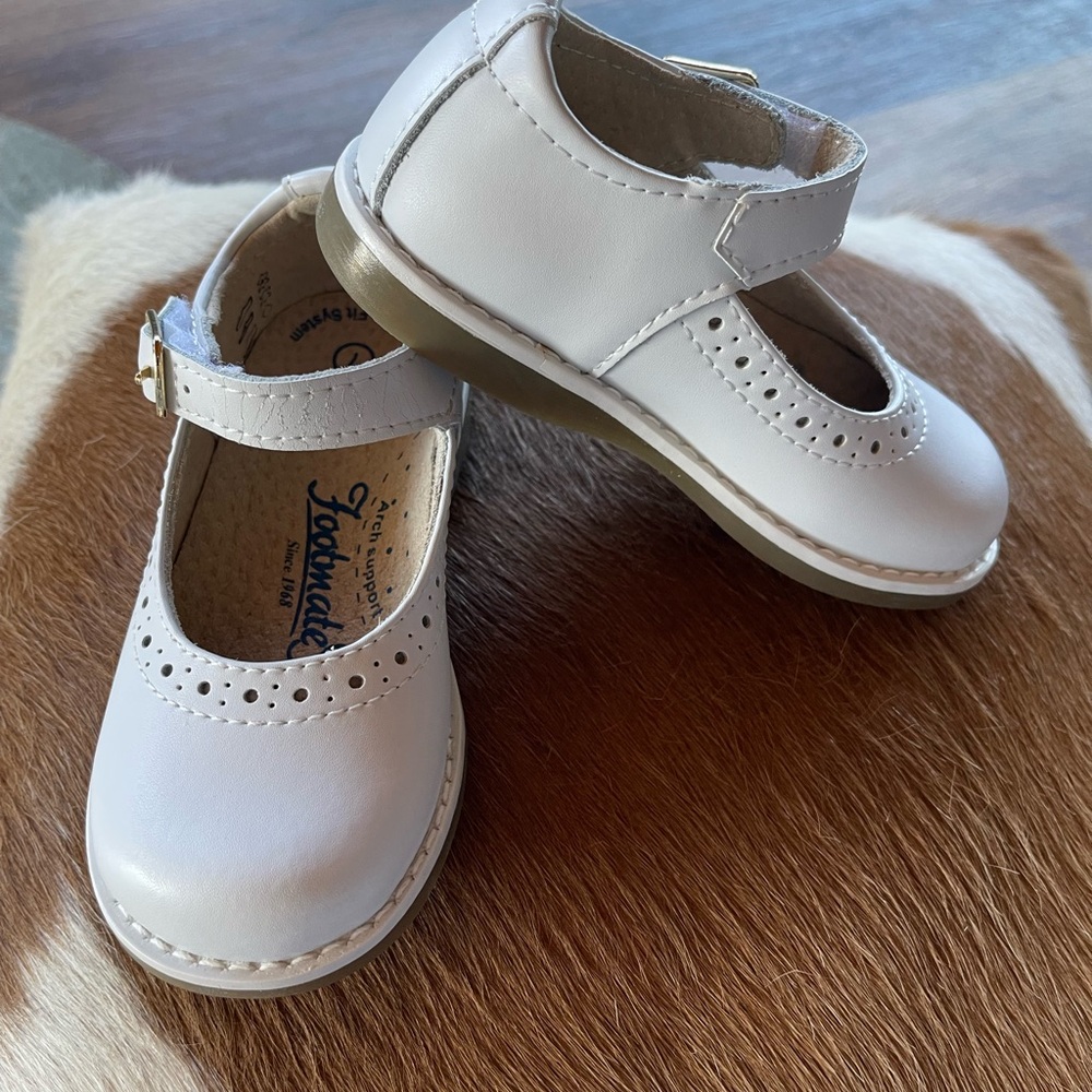 FootMates Girl's White Mary Jane Shoes - Size 7 Wide - Picture 3 of 7